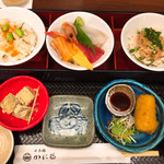 御かにめし 日本橋かに福 - 三色小丼膳 いろいろ食べられて嬉しい！かにコロッケも美味しいよ。
