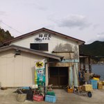 世古牡蠣店 - 道から見た外観