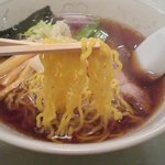 神戸餃子 橋本家 - 正油ラーメン（400円）　麺アップ