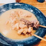 串焼き 巴 - もつ串煮込み    350円