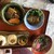 松葉ごろん亭 - 地鶏B定食の小鉢やおにぎりなど