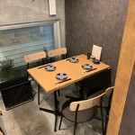 Kushiyaki Kururi - 1階奥のテーブル4名席