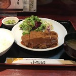 小だるま - 定食メニュー多く、今回はとんかつ定食８００円（税込み）です（２０１９．１０．２２）