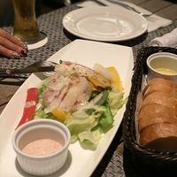 R restaurant & bar - 