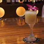 ラグナ ザ バー - ゴールデンキーウイとレモンのカクテル