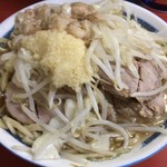 ラーメン二郎 - 小ラーメン Ｗ豚入り 700円 (ニンニク、ヤサイ、アブラ)