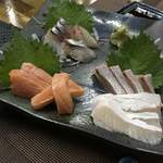 ごはんばー - お刺身盛り合わせ
      ヒラス、シマアジ、サーモン