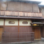 味 ふくしま - 祇園の南側にあるふくしまさん　お昼は11時半～。ちょっと早く着きましたのでまだ暖簾が掛かっていません