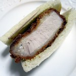 グーテ・ルブレ - カツサンド、サイズ感