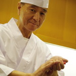 Sushi Kiichi - 店主遠藤哲男は、シャイで働き者です。