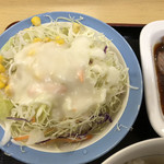 松屋 - 野菜サラダにはフレンチドレッシングをかけて。