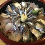 Sushi Kazu - 見事な青魚は新鮮そのもの
                      鯛も入ってるけど・・