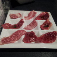 BeefGarden 二子玉川 - 一頭盛り合わせ・・・これ以外にもホルモンが５切れつきます。