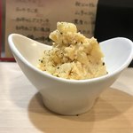 肴×串すたんど おぼら - くんせい鯖とチーズのポテサラ