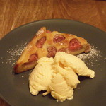 クリヤム - イチゴのケーキとバニラアイス