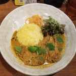SPICY CURRY 魯珈 - 青唐辛子と黒胡椒の鶏白湯手羽先カレー