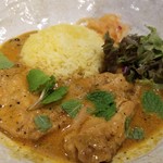 SPICY CURRY 魯珈 - 青唐辛子と黒胡椒の鶏白湯手羽先カレー