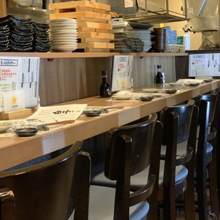居酒屋らしい温かみのある空間