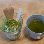 ぐり茶の杉山 - ソフトクリーム（ぐり茶付き）