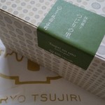 茶寮都路里 - 可愛らしい小箱に入っています。