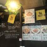 WINE＆DINE 9 - 黒板にゾウのイラストや格言が描いてあります。