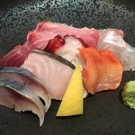 Shungyo Shunsai Marutobi - 【お造り】サワラ、〆鯖、鰹、ブリ、ヒラメ、赤貝、柳だこ