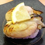 Kappasushi - 蒸し牡蠣バタ炙り。牡蠣は2個使ってると思いきや、半分にカットされて乗せられてたので1個(^o^;)味はまずまずでしたね。