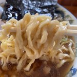 ケンちゃんラーメン - 平打ちちぢれ太麺