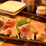 Assorted sashimi (1 portion)