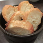 ワインカフェ - パンは食べ放題