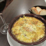 ワインカフェ - 牛スジ煮込みのチーズオーブン焼き　780円