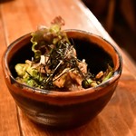 虎うま - 地鶏タタキとアボガド@530円