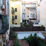 EMME Restaurant - ホテル：ヒチコックの裏窓？