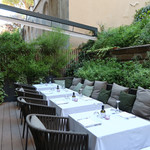EMME Restaurant - テラスのテーブル