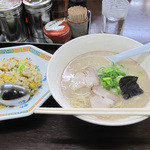 名代ラーメン亭 - ラーメンセット600円。ラーメンと半チャーハンのセットです。ラーメン単品は420円。