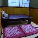 Kougetsuken - 店内は、テーブル席と奥に座敷があります。写真は座敷席。