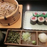 源氏香 - 「天ぷらと寿司御膳」の蕎麦と鉄火巻き
