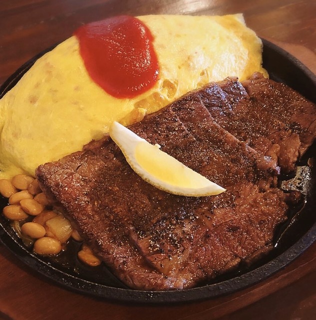 夢国籍料理 おちゃめなポテト 平成 オムライス 食べログ