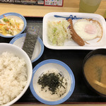 松屋 - ソーセージエッグ定食410円選べる小鉢にはとろろ。