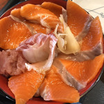 食事処よかった - 鯛、サーモン丼少しあっぷ