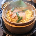 Gochisoumura Kami Shindenten - 季節のわっぱ飯御膳の鮭セイロ