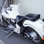 ビストロ ダイア - 店の看板的なバイク（お客さんのものではありません）