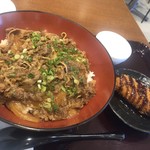 Kakiyasu Meat Express Ionmoru Yokkaichi Kita Ten - 牛しぐれ煮丼 759円 、串カツ198円 (税込)
                      温玉は別皿でいただきます！