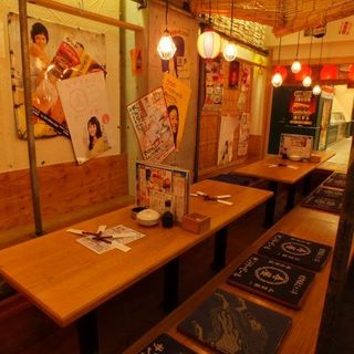 テーブル8名様×2
広々テーブル席