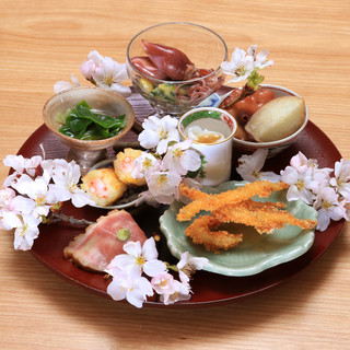 季節を映したお料理を。一つ一つ展開されていくコースで味わう