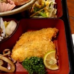 Dontomaru - 鮭フライとタラフライ