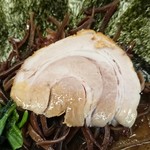 豚骨醤油ラーメン 王道家 - トッピングの豚バラ…