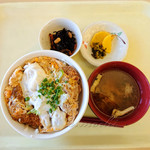 宮崎県警察本部・食堂 - カツ丼全体図