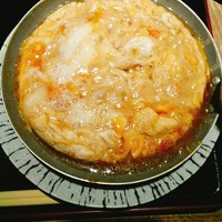 赤坂 ざんまい - ドンブリに乗っていない親子丼鍋のアタマ、自ら乗せる！