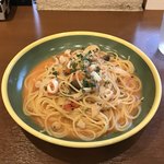 CASA CARINO - 甲イカと白菜、しめじ、アンチョビ風味のトマトソースパスタ。
                                美味し。